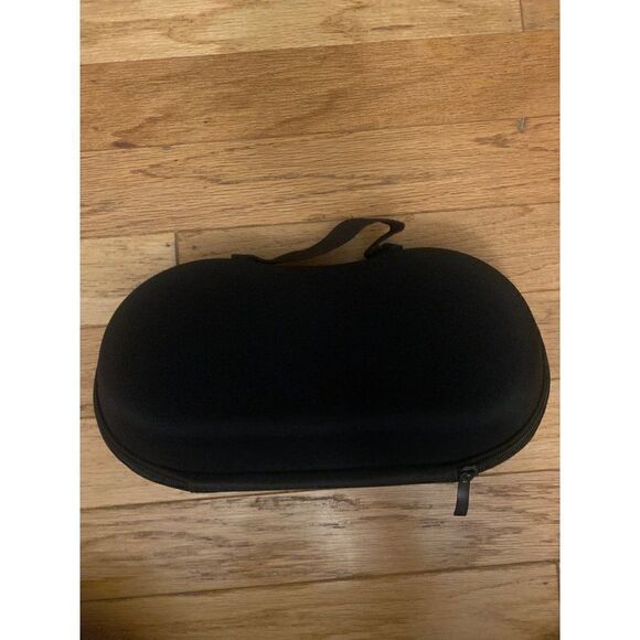 Wrapables, black with white lace, zippered hard shell travel bra case - Picture 3 of 7